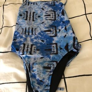Size 32 one piece jolyn